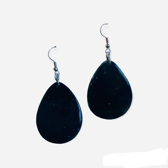 1 pair Assorted Color of Teardrop Abalone Shell Earrings - Picture 4 of 4